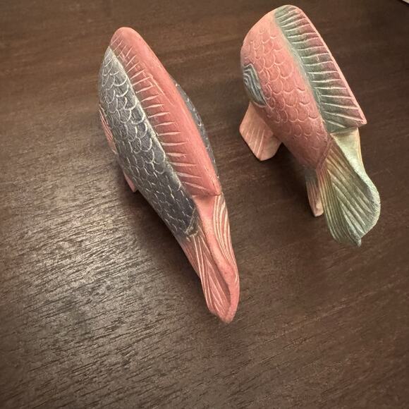 Two Vtg Hand Carved Wooden Tropical Fish Painted Coastal Decor Beach Chic - Picture 10 of 15